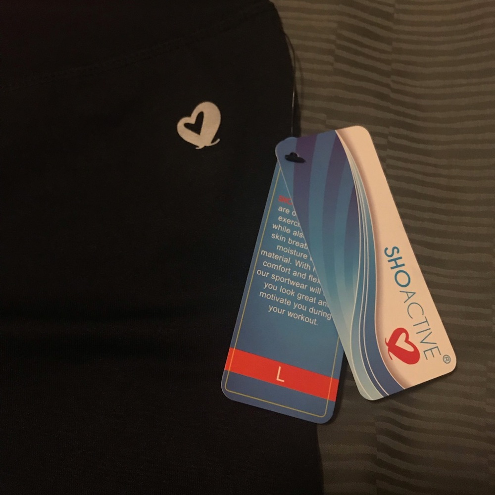 ShoActive Workout Crops - Picture 2 of 3